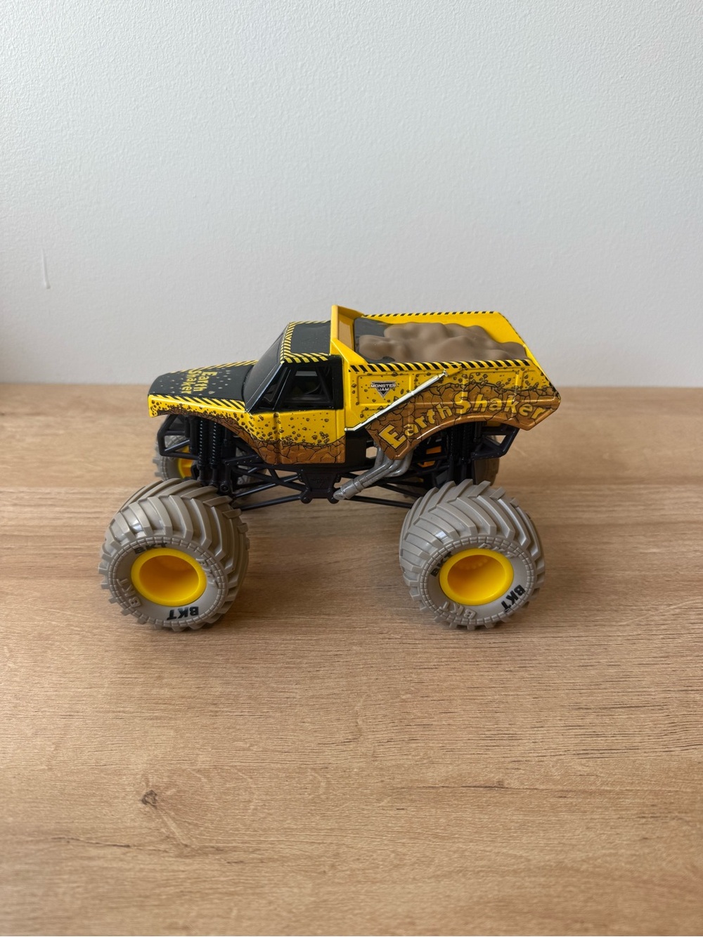 Monster Jam Earth Shaker | Monster Truck Used Black BKT True Metal